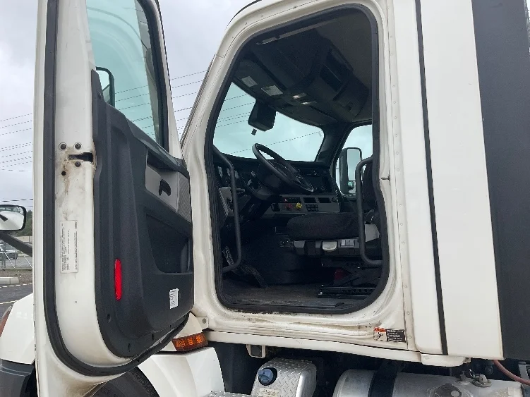 2021 Freightliner Cascadia in Albany, GA — photo 9
