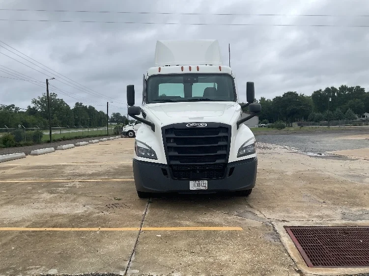 2021 Freightliner Cascadia in Albany, GA — photo 2