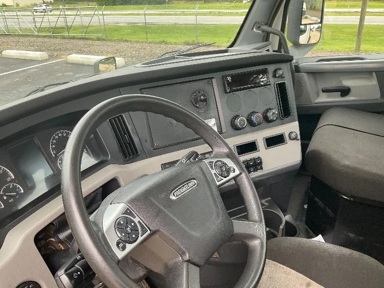 2021 Freightliner Cascadia in Albany, GA — photo 10