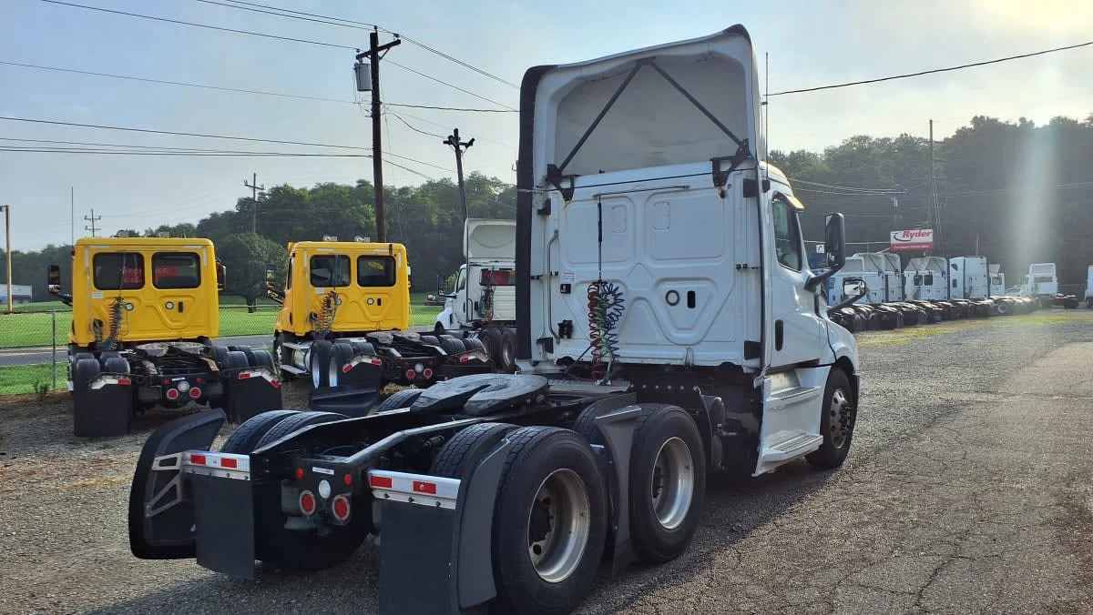2019 Freightliner Cascadia in West Chester, OH — photo 4