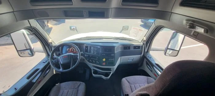 2022 Peterbilt 579 — photo 18