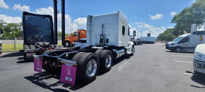 2022 Peterbilt 579 — photo 8