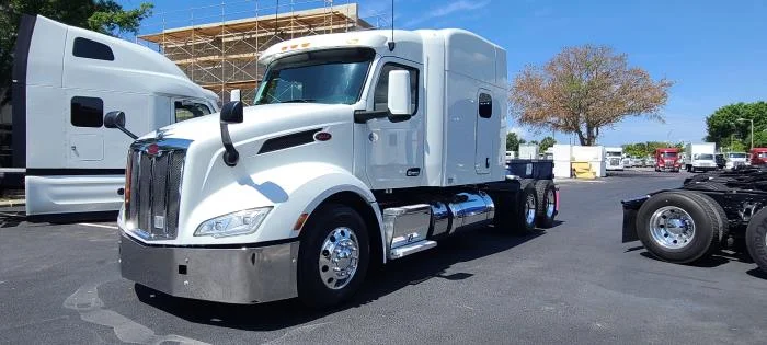 2022 Peterbilt 579 — photo 3