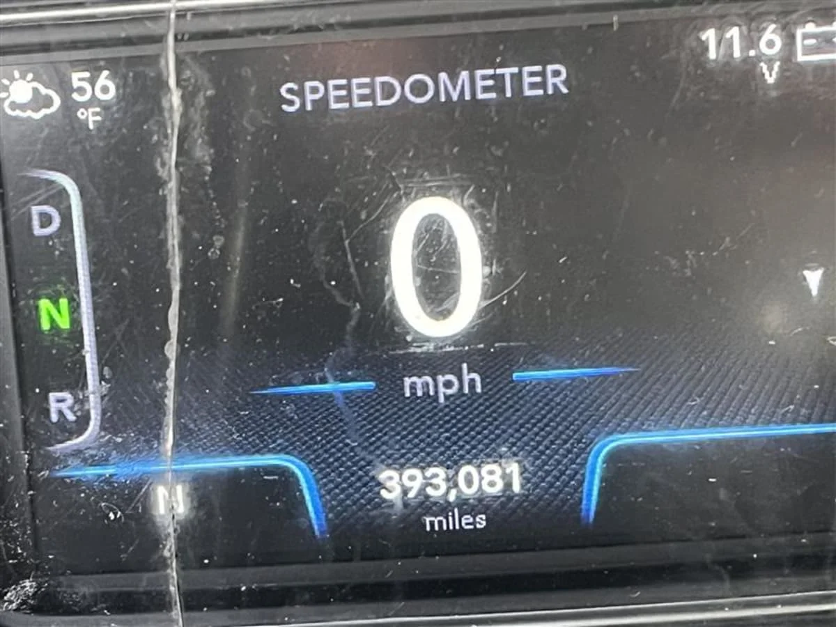 2019 International LT - image 9