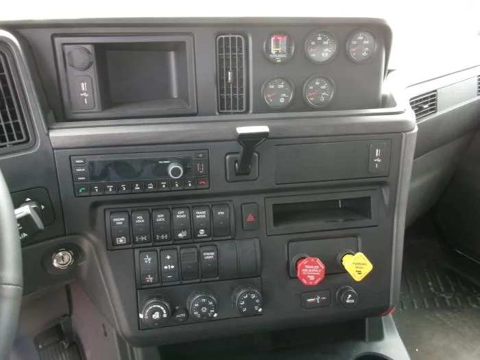 2026 International HX — photo 12