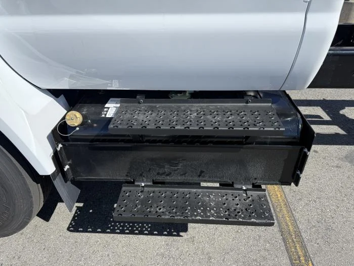 2027 Ford F-650 — photo 8