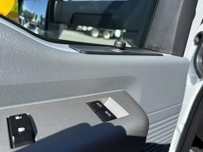 2027 Ford F-650 — photo 10