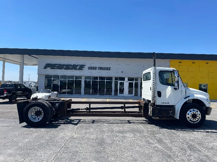 2017 Freightliner M2 106 - image 10