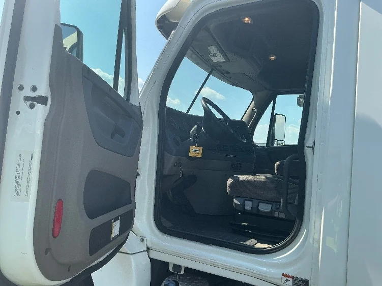 2019 Freightliner Cascadia in Pensacola, FL — photo 9