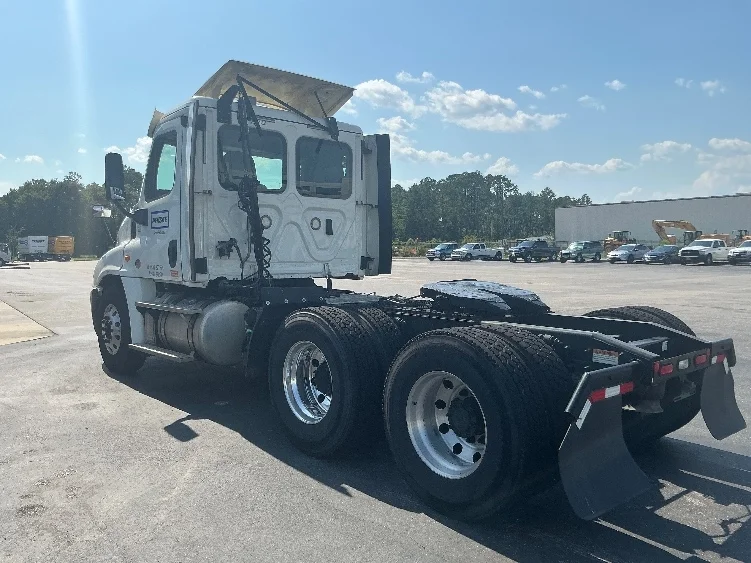 2019 Freightliner Cascadia in Pensacola, FL — photo 5