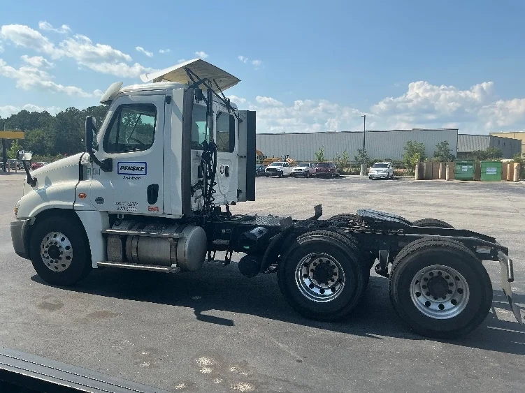 2019 Freightliner Cascadia in Pensacola, FL — photo 4