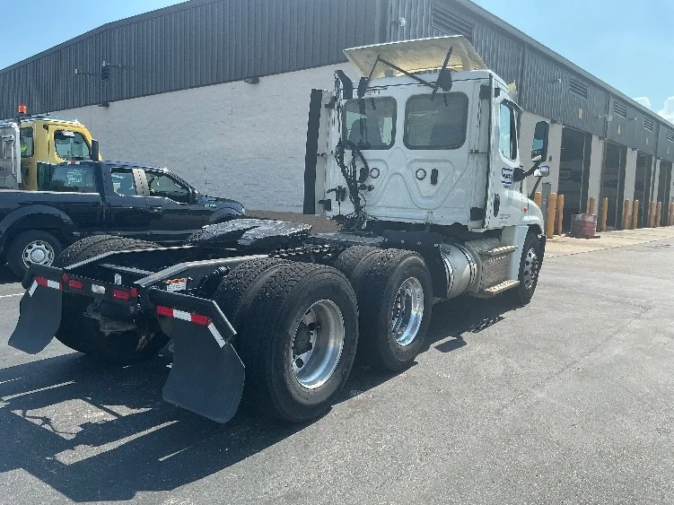 2019 Freightliner Cascadia in Pensacola, FL — photo 7