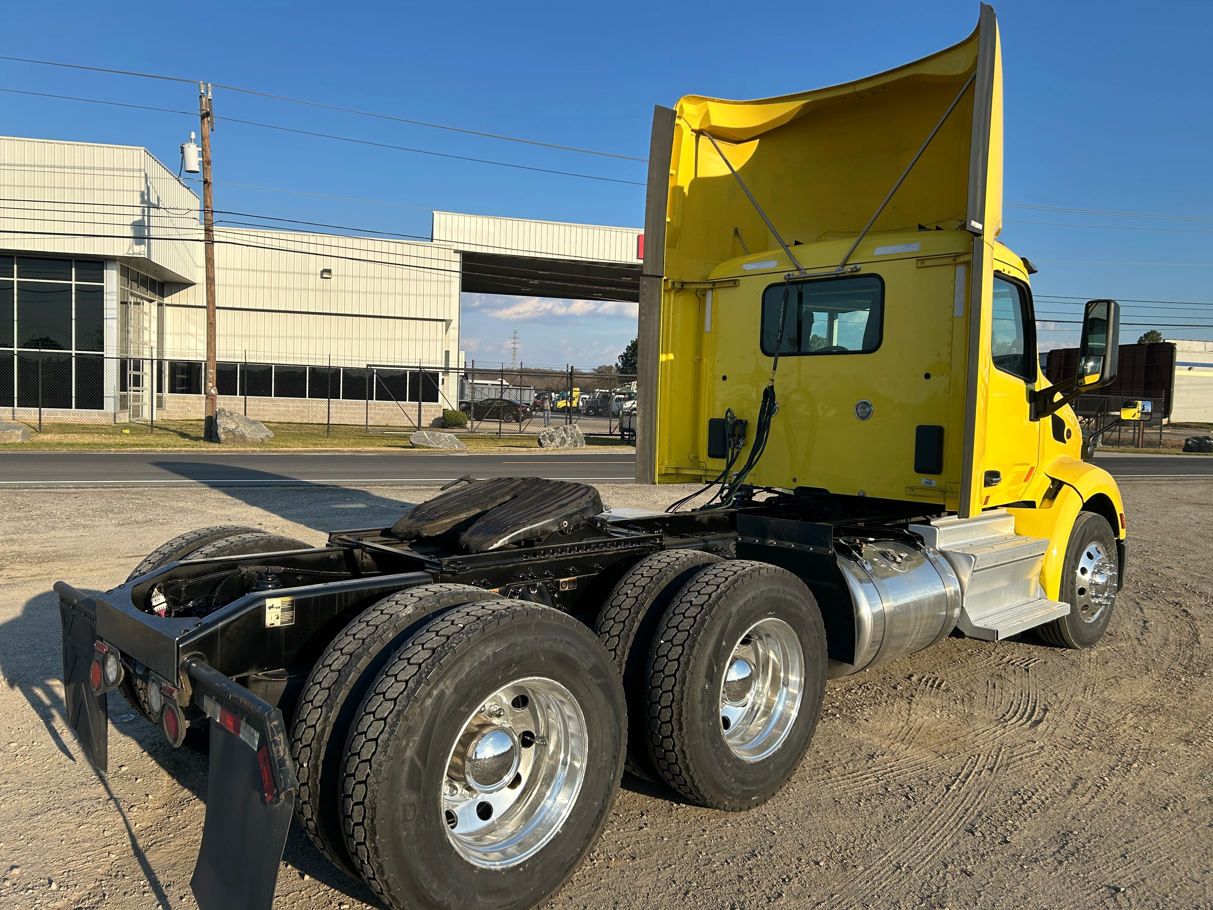 2021 Peterbilt 579 in Richmond, VA — photo 16