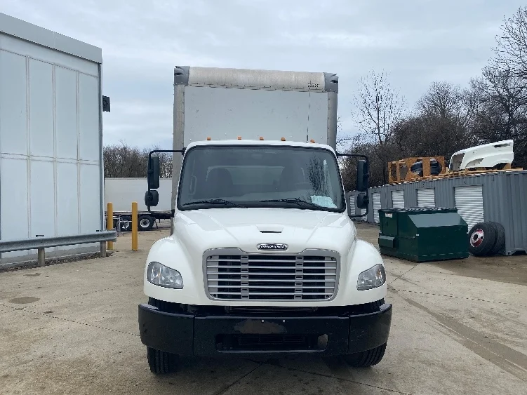 2019 Freightliner M2 106 - image 2