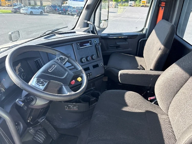 2023 Freightliner Cascadia in Dayton, NJ — photo 10