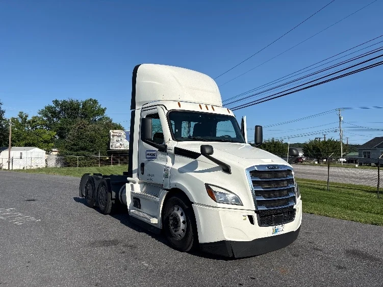 2023 Freightliner Cascadia in Dayton, NJ