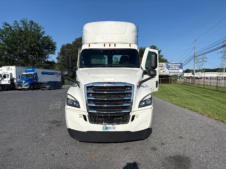 2023 Freightliner Cascadia in Dayton, NJ — photo 2