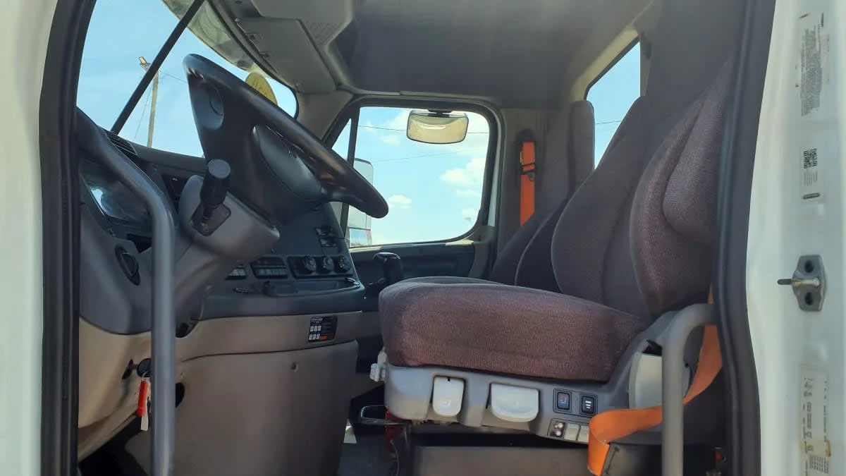 2020 Freightliner Cascadia in Birmingham, AL — photo 7