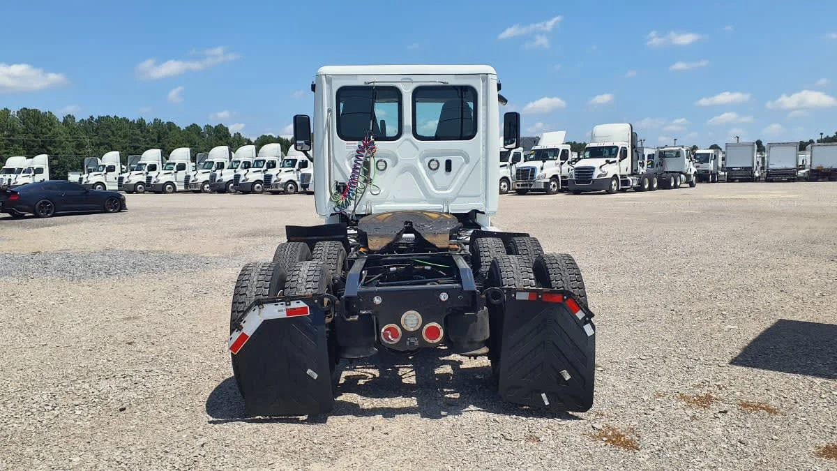 2020 Freightliner Cascadia in Birmingham, AL — photo 5