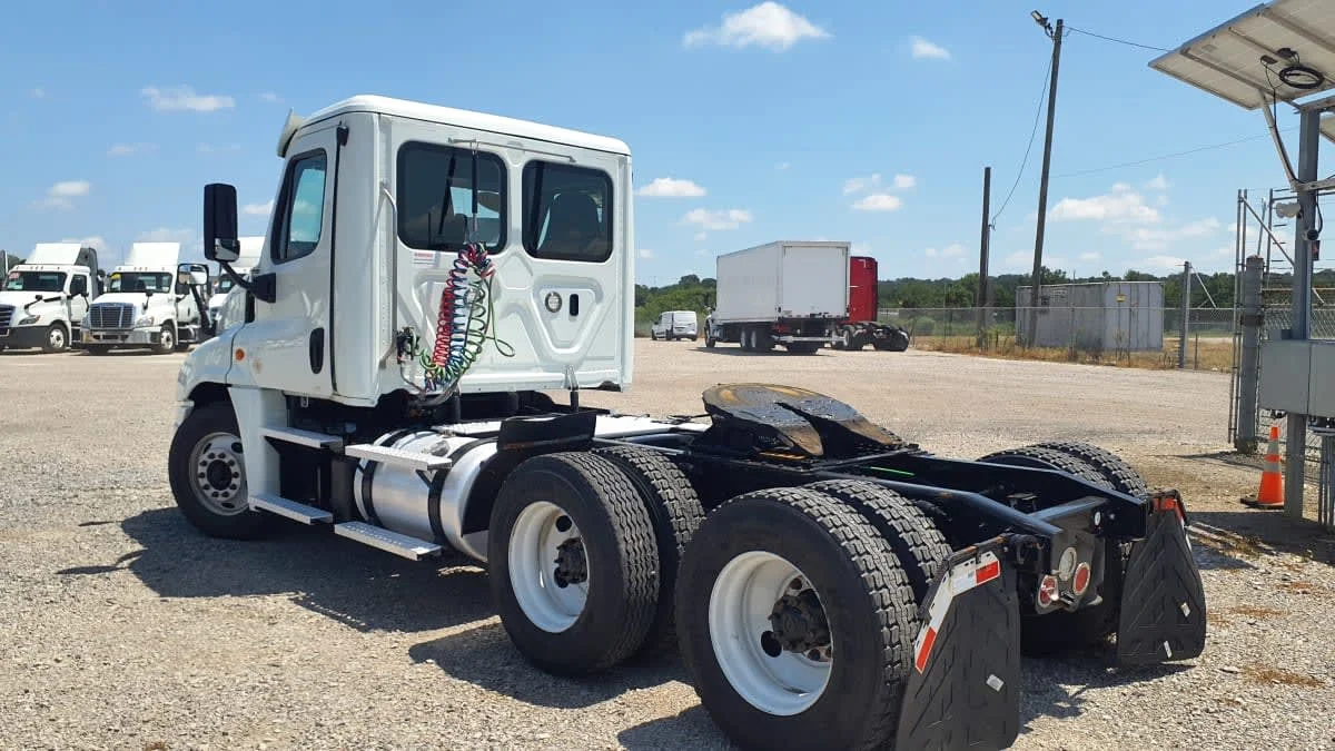 2020 Freightliner Cascadia in Birmingham, AL — photo 6