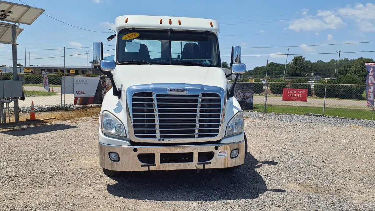2020 Freightliner Cascadia in Birmingham, AL — photo 2