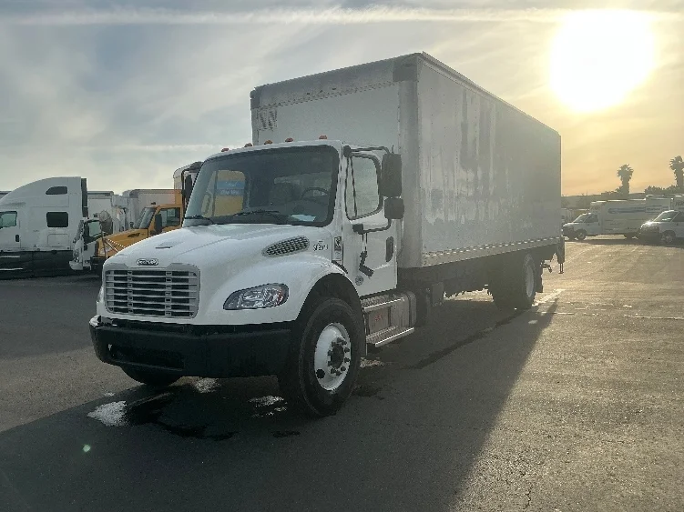 2021 Freightliner M2 106 - image 3