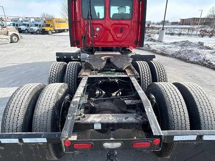 2020 Freightliner Cascadia in Windsor, WI — photo 6