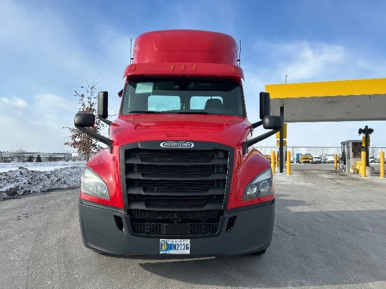 2020 Freightliner Cascadia in Windsor, WI — photo 2
