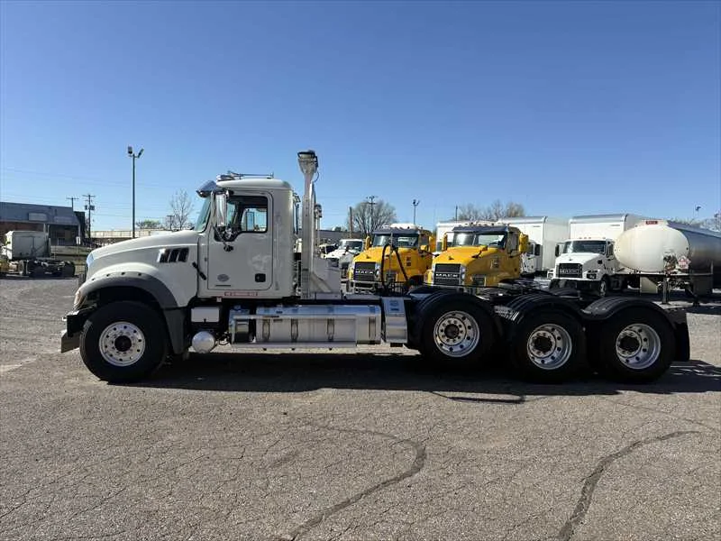 2019 Mack Granite - image 2