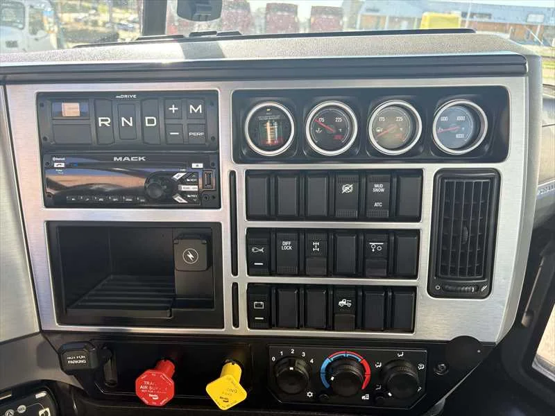 2019 Mack Granite - image 19