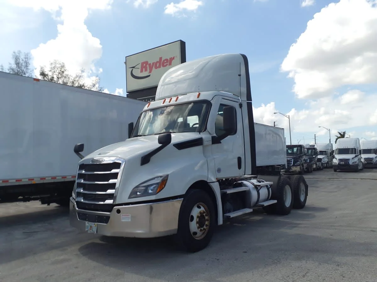 2020 Freightliner Cascadia in Miami, FL