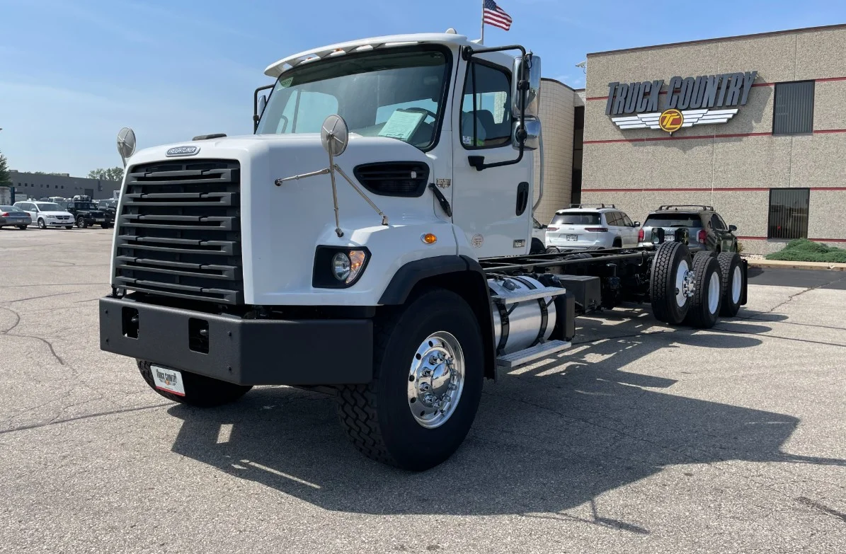 2016 Freightliner 108SD in Dubuque, IA