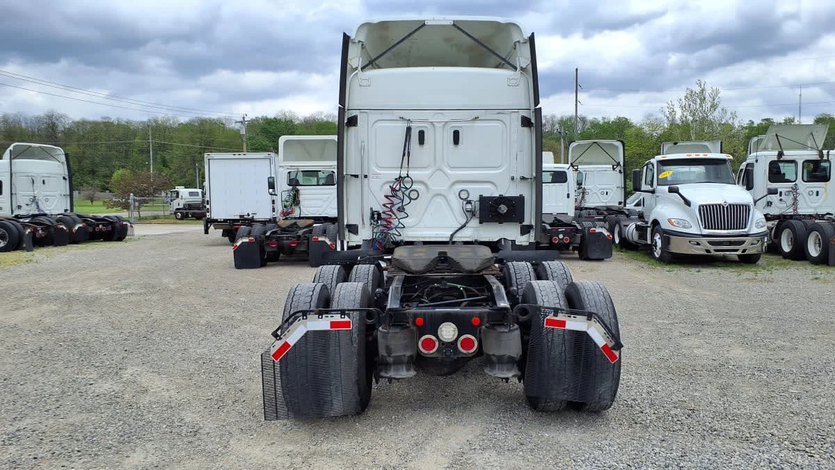 2020 Freightliner Cascadia - image 5