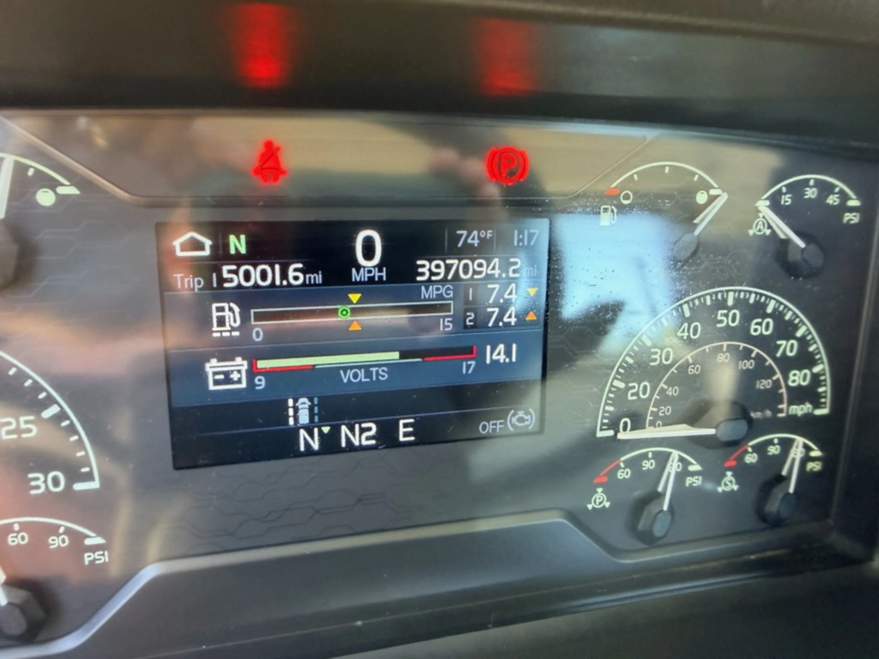 2021 Volvo VNR 640 - image 9