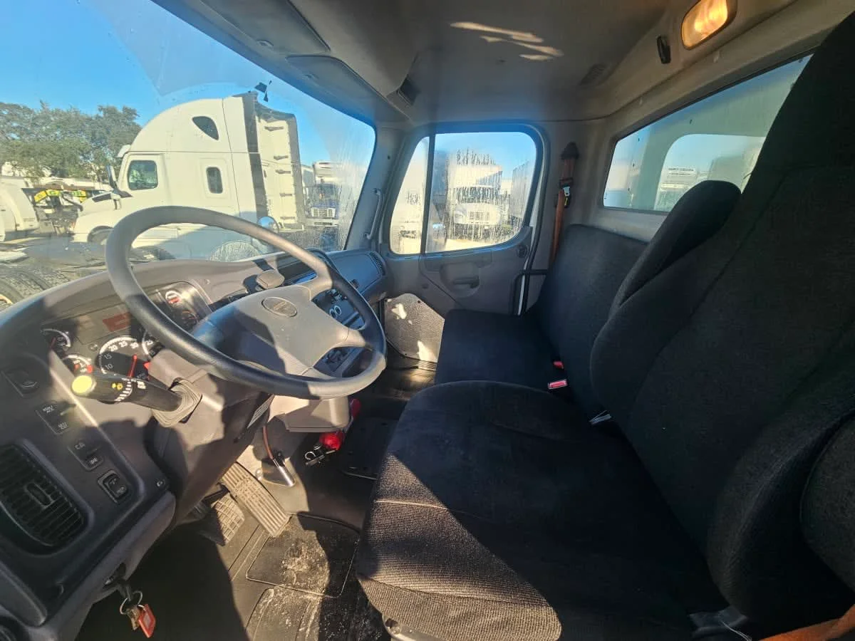 2019 Freightliner M2 106 - image 7