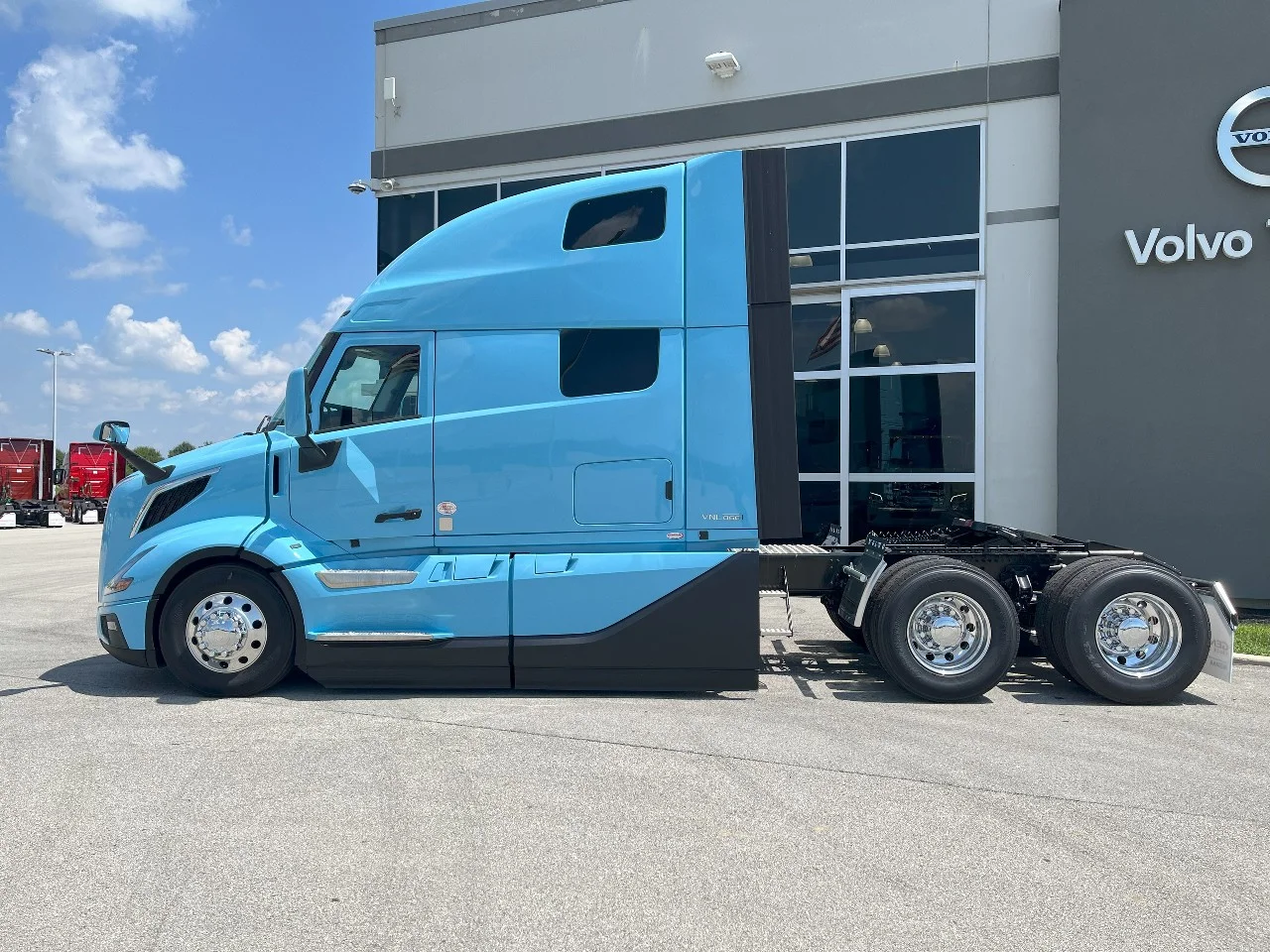 2026 Volvo VNL 860 in Pendleton, IN — photo 8