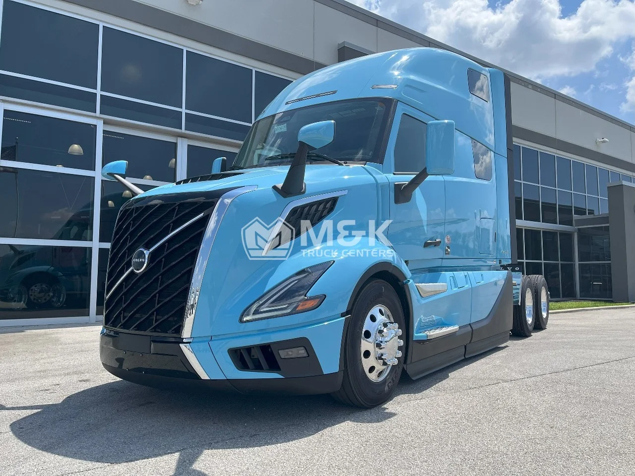 2026 Volvo VNL 860 in Pendleton, IN