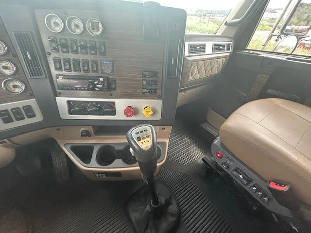 2020 Freightliner 122SD - image 4