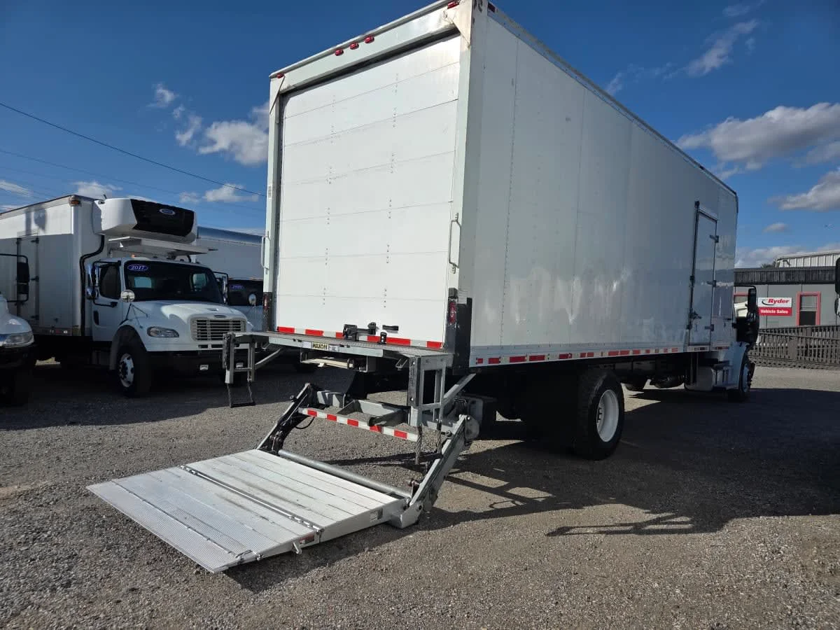 2018 Freightliner M2 106 - image 11