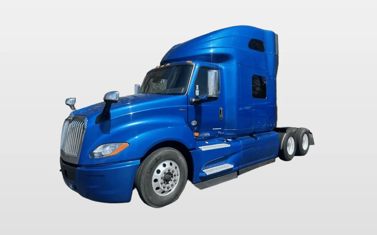 2021 International LT - image 1