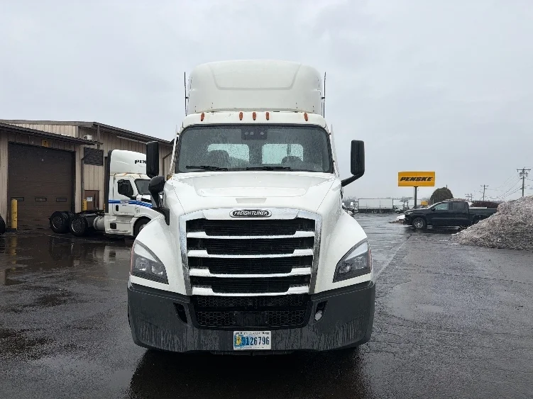 2020 Freightliner Cascadia in Chicopee, MA — photo 2
