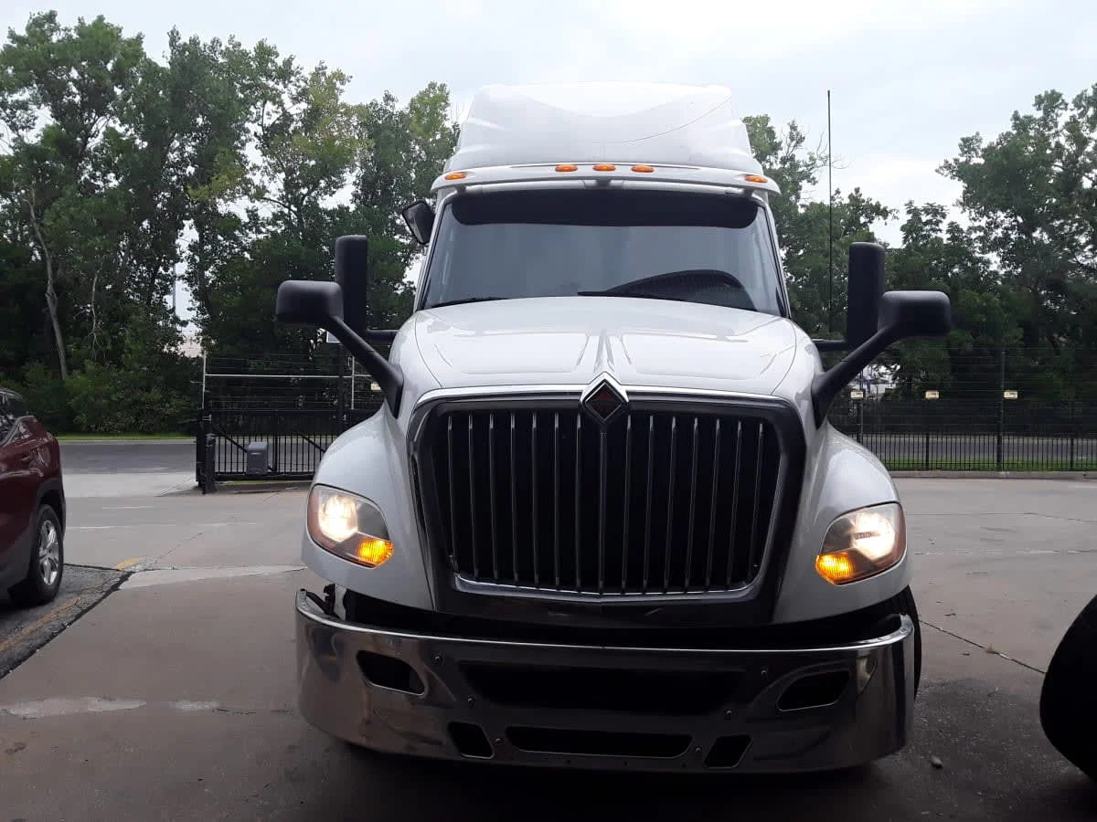 2020 International LT in Kansas City, MO — photo 2