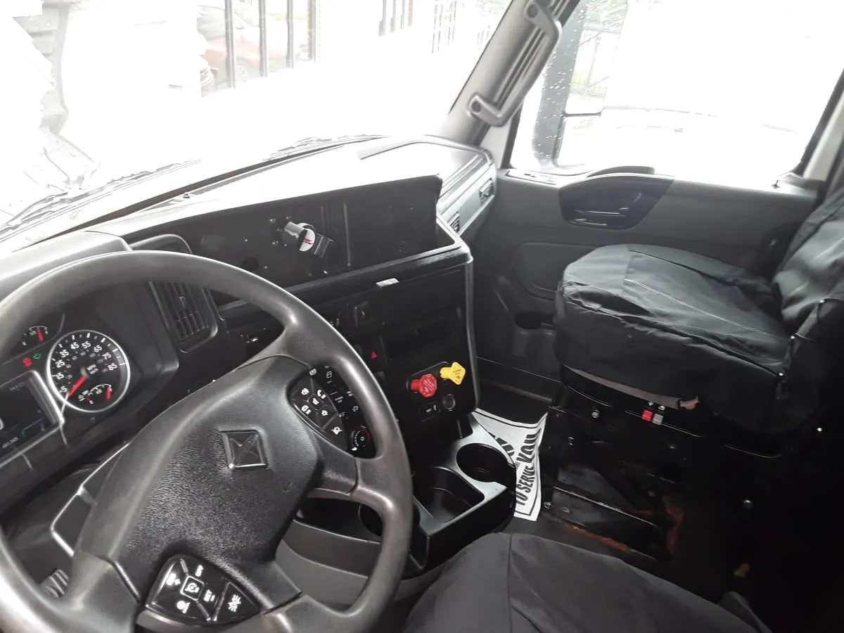 2020 International LT in Kansas City, MO — photo 7