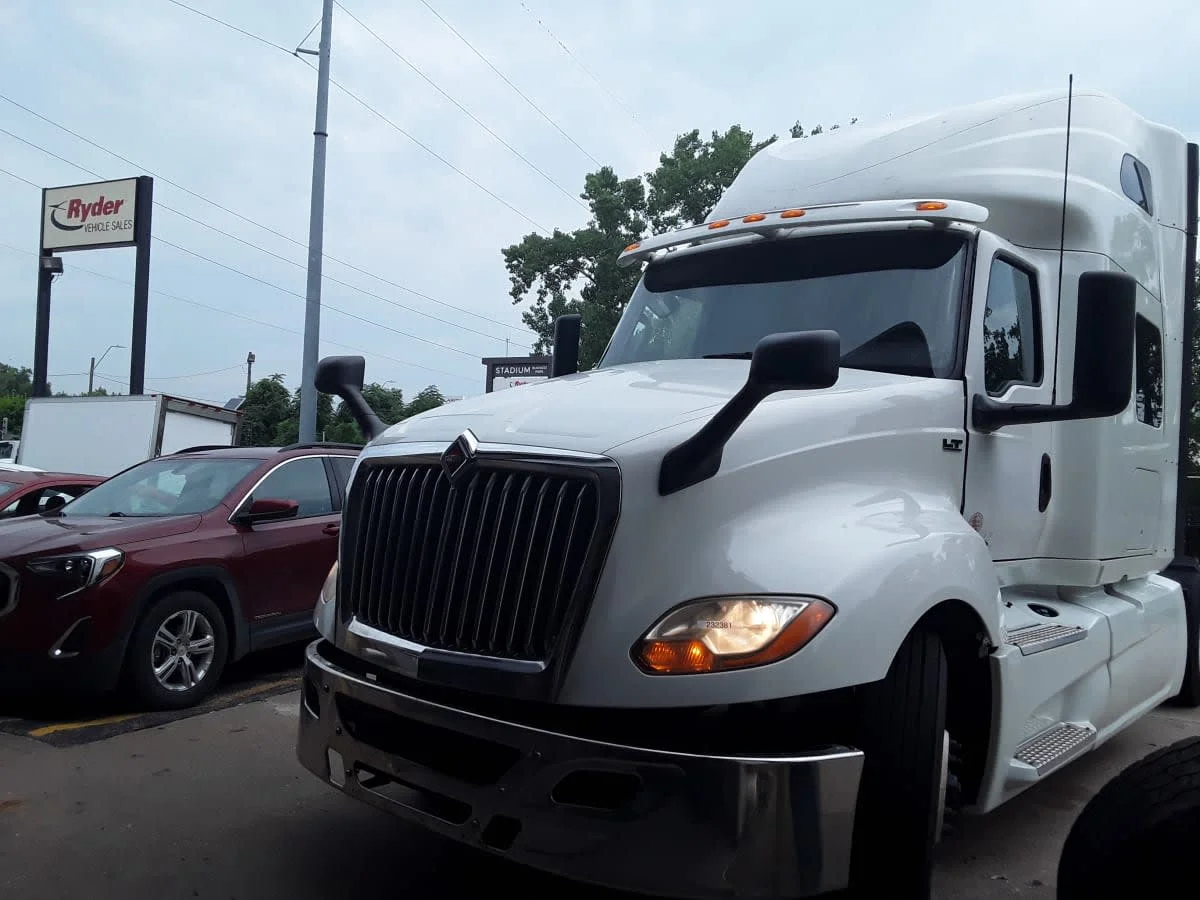 2020 International LT in Kansas City, MO — photo 10