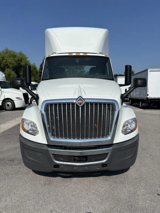 2021 International LT — photo 3