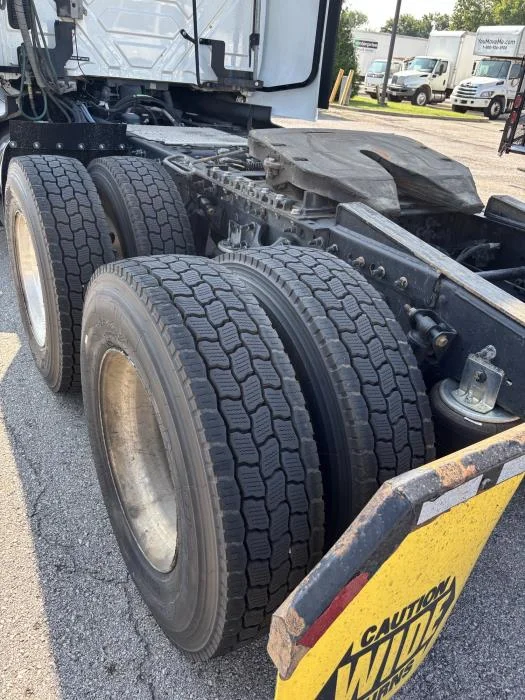 2021 International LT — photo 9