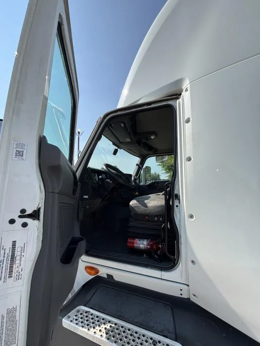 2021 International LT — photo 12