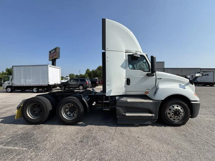 2021 International LT — photo 4