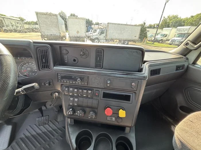 2021 International LT — photo 17