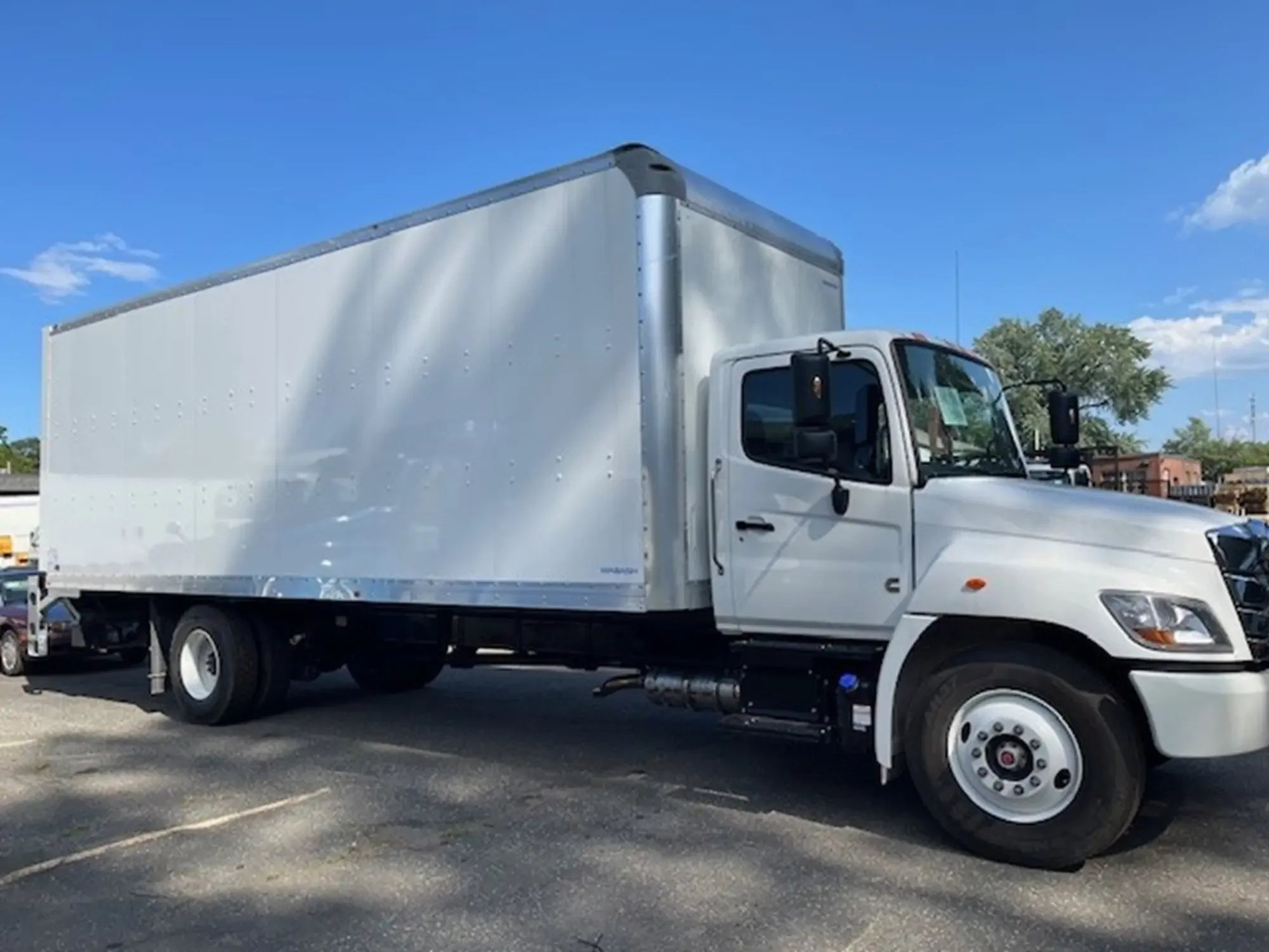 2026 Hino L6 - image 12